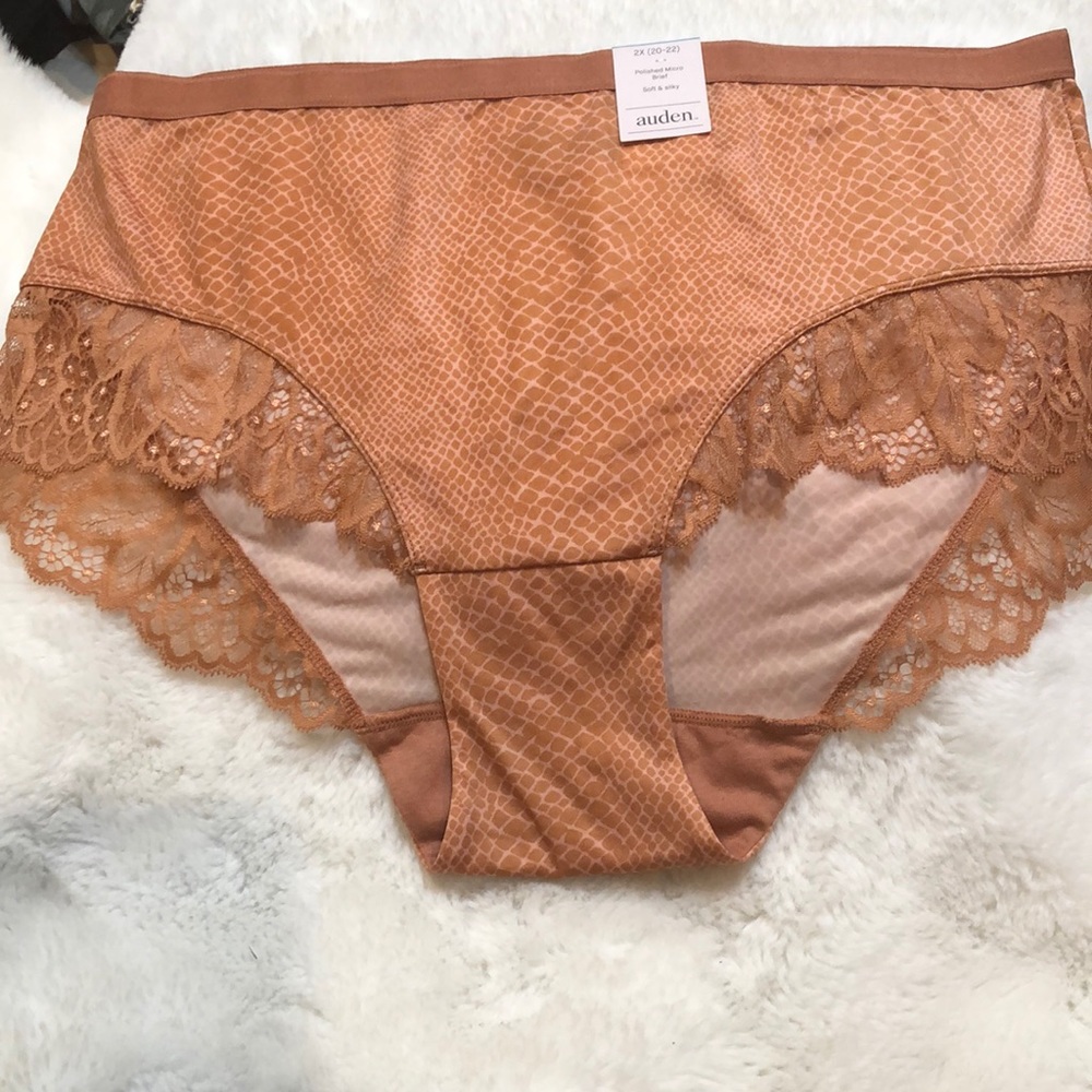 Women’s polished brief.